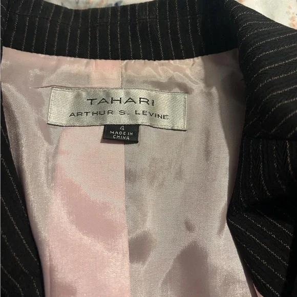 Tahari Arthur S Levine Black Pinstripe Blazer/Pants Suit with White Piping Sz 4 - Picture 6 of 9